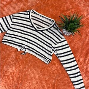 Cropped Aeropostale shirt